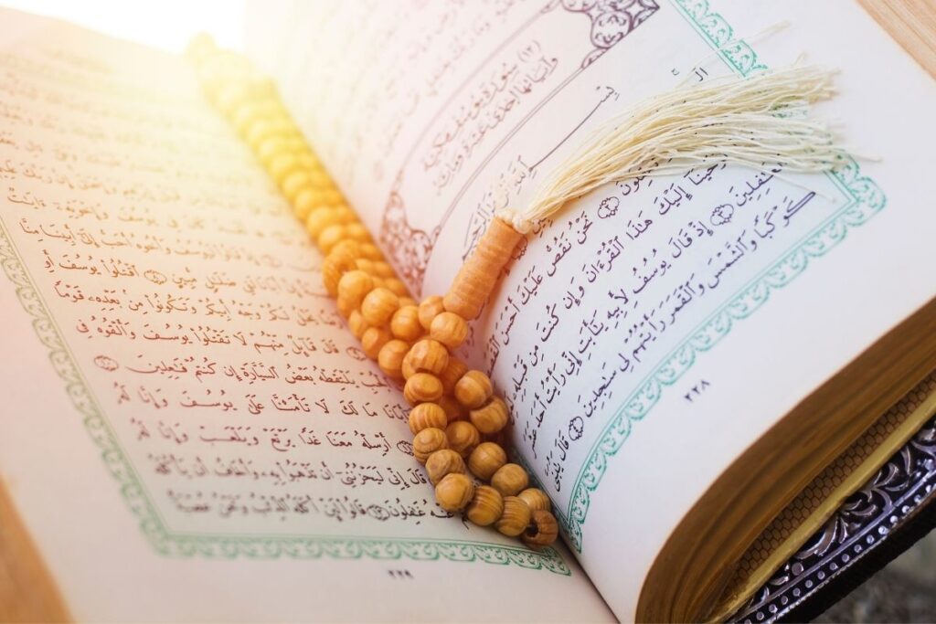 Quran-with-simple-lighting